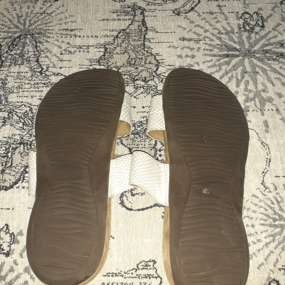 Vionic Sandals - Picture 3 of 4